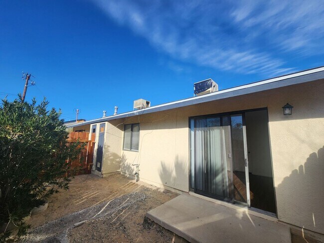 Building Photo - 73502 Sunnyvale Dr