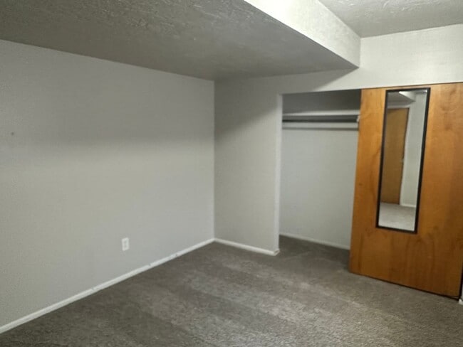 Building Photo - Spacious 3 Bed Duplex