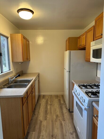 Building Photo - 6634 Gaviota Ave