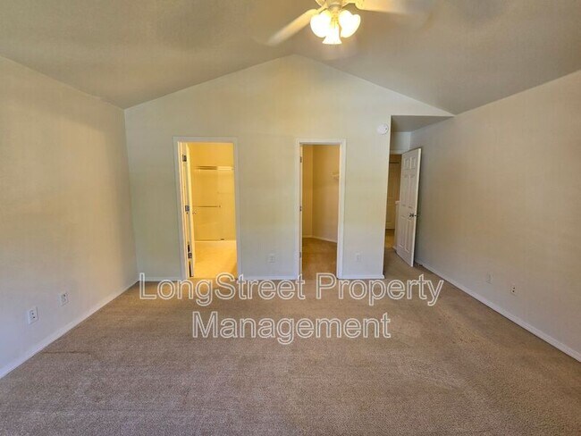 Building Photo - 3008 NW Morning Glory Dr