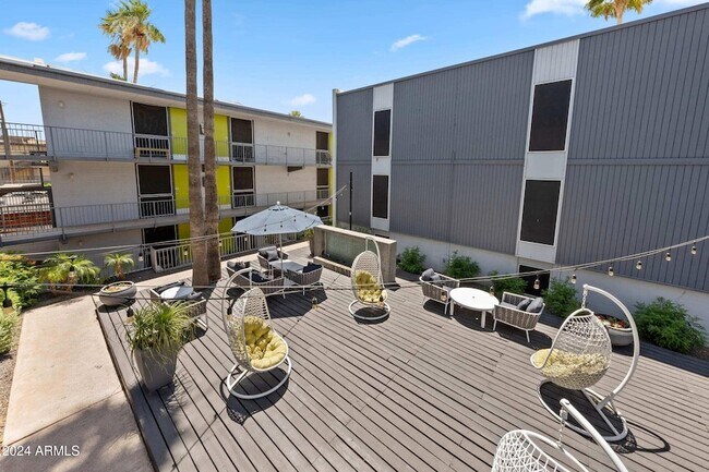 Building Photo - 1601 W Camelback Rd