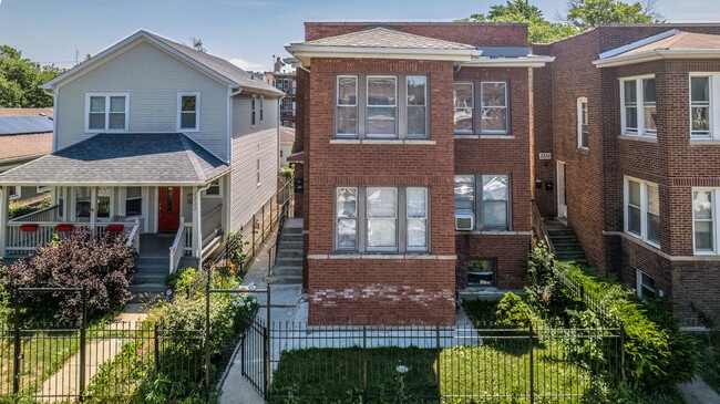 Building Photo - 3337 W Cullom Ave