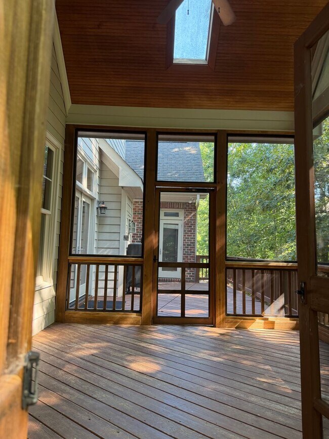 Building Photo - Luxury Living: 4 Bedroom home in Chapel Hill w/ spacious interior | 2 Year Lease Term