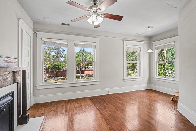 Building Photo - 309 S Park Ave