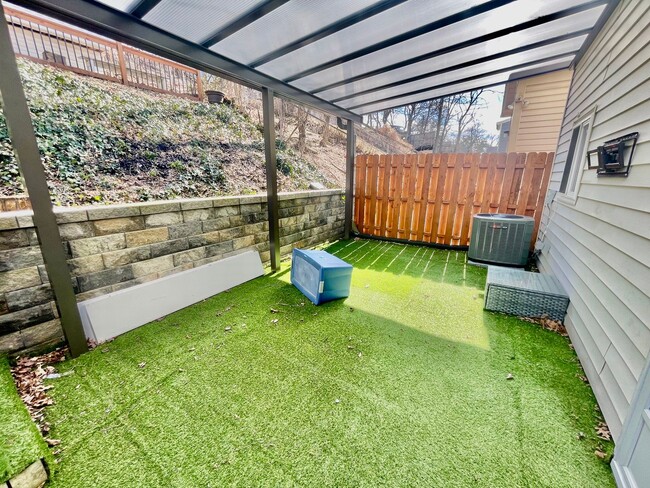 Building Photo - 3 Bed 1 Bath- Pittsburgh PA