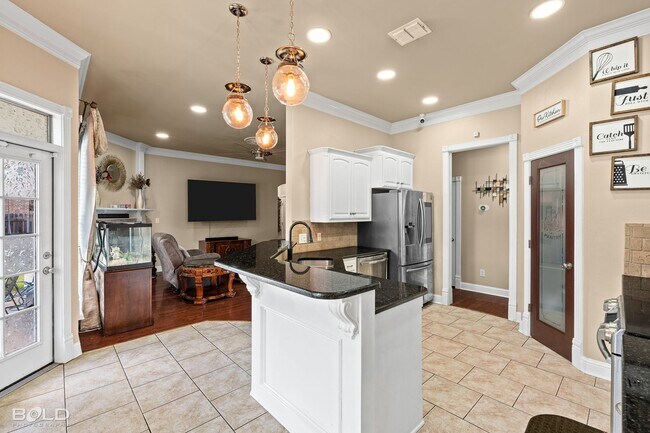 Building Photo - Check Out this 4 Bed 2 Bath with A Pool and Hot Tub