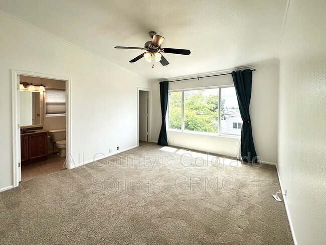 Building Photo - 5942 Vallecito Dr