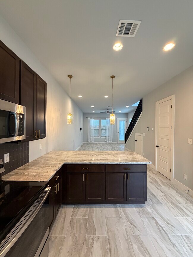 Building Photo - 419 Cactus St