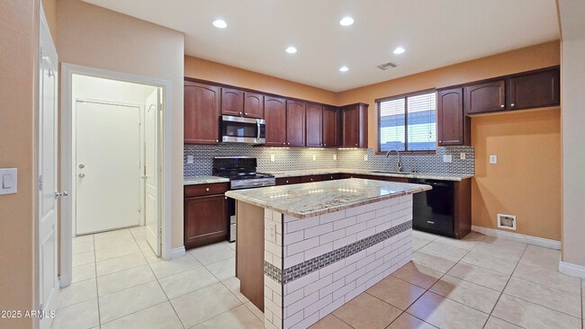 Building Photo - 23773 W Hammond Ln