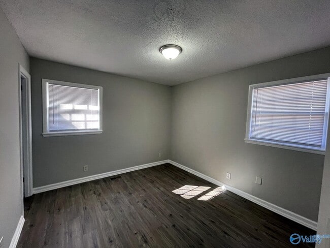 Building Photo - 4708 Lumary Dr NW