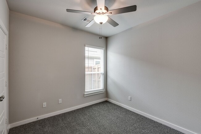 Building Photo - AVAILABLE NOW! GORGEOUS 3 BEDROOM DUPLEX LOCATED IN MIDLOTHIAN ISD!