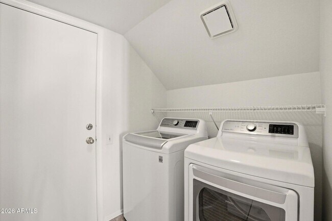 Building Photo - 9012 E Sutton Dr