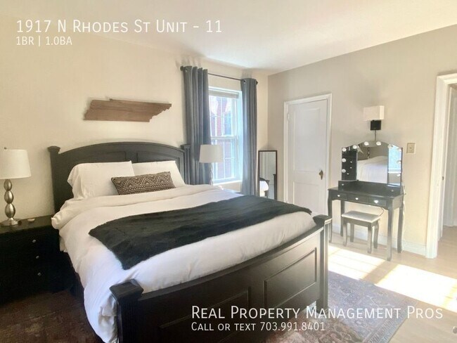 Building Photo - Rare Sun-Drenched Courthouse Metro End Unit!