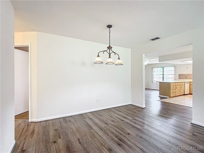 Building Photo - 1237 N Lion Cub Point