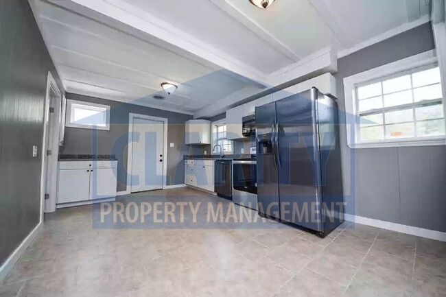 Building Photo - Super cute and cozy 2 bedroom home!