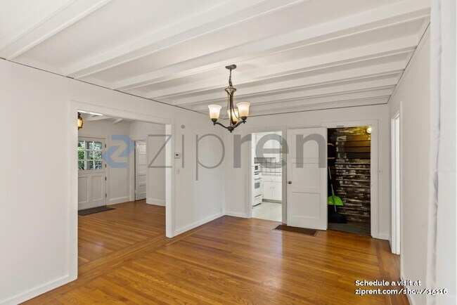 Building Photo - 632 Acacia Ln