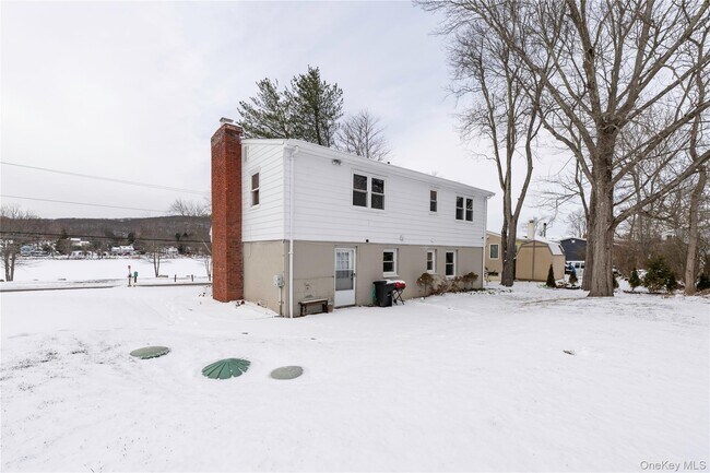 Building Photo - 74 Lakeshore Dr E