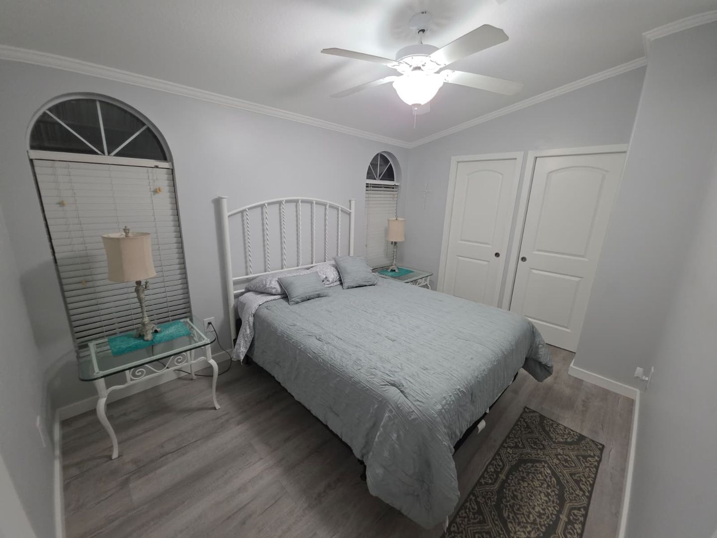 Building Photo - Newly Remodeled / Furnished 2 Bedroom / 2 Bathroom