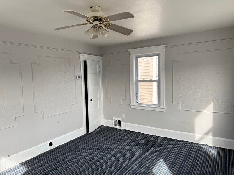 Left Side, coat closet. - 306 W Camplain Rd