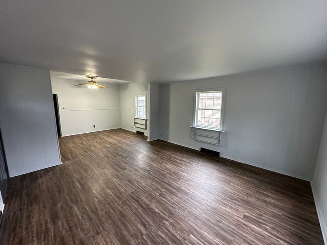 Building Photo - 939 Cunningham-