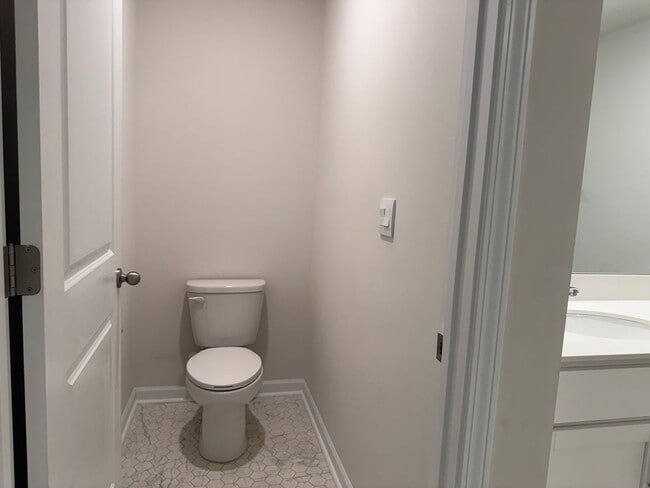 Building Photo - Spacious 5-Bedroom Home for Rent in The Falls – Modern, Comfortable, and Move-In Ready