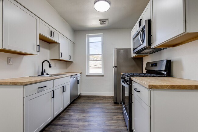 Building Photo - 2439 Arlington Ave