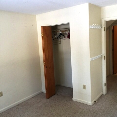 Building Photo - 18 Valley View Ln