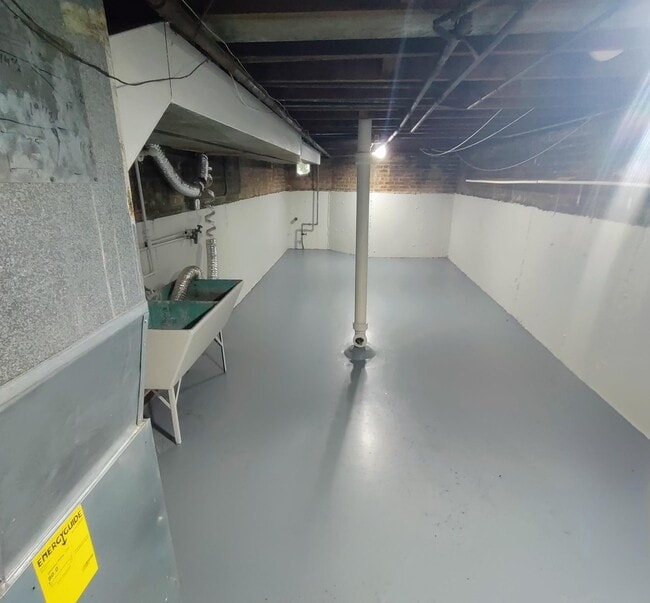 Building Photo - 2430 E 73rd St