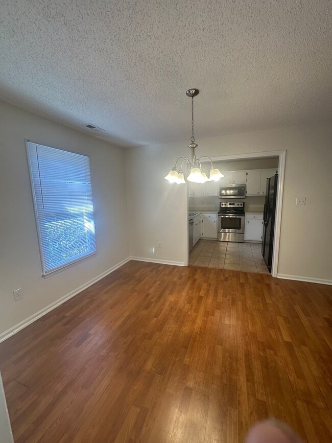Building Photo - 3 Bed / 2 Bath Home – $1,675/mo | 1,188 Sq...