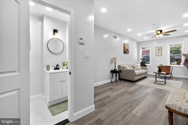 Building Photo - 903 Kirkwood St