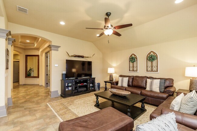 Building Photo - 7921 Pavo Real St