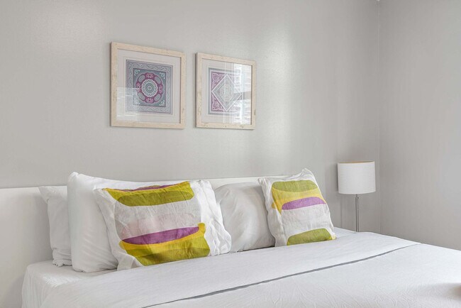 Building Photo - 1 SE 12th St