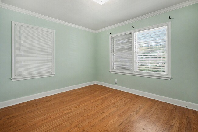 Building Photo - 130 San Fernando Dr