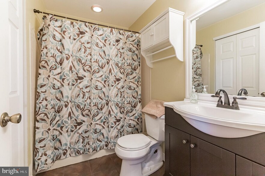 Building Photo - 504 Chanticleer