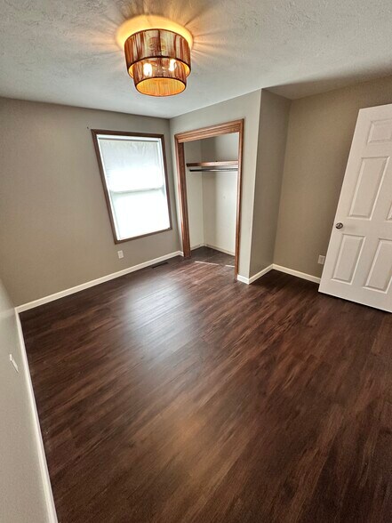 Building Photo - 413 W Elm St