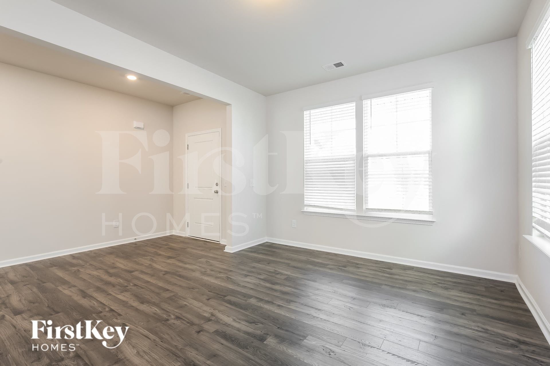Building Photo - 566 Hillpark Ln