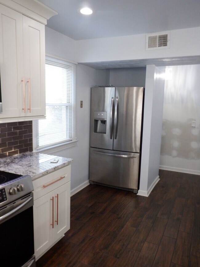 Building Photo - Downs1345-1347