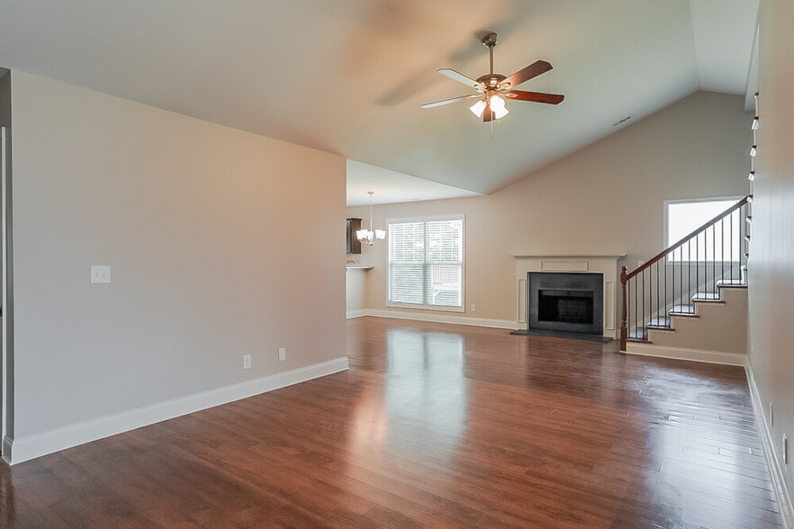 Building Photo - 607 Savannah Dr