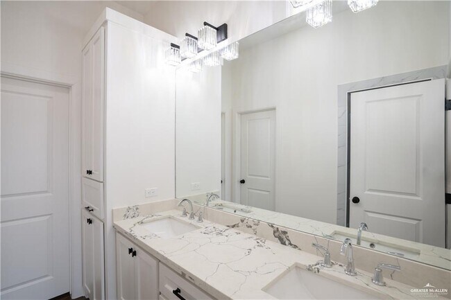 Building Photo - 16 S Marla Ct