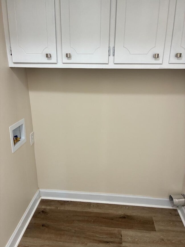 Building Photo - 1604 Pecan Ct N