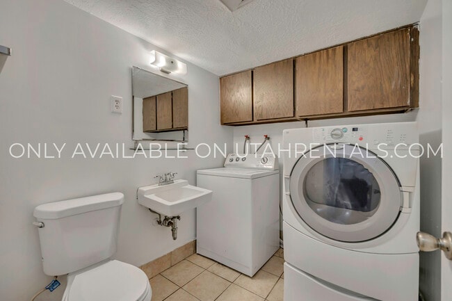 Building Photo - 234 W Foxbridge Dr