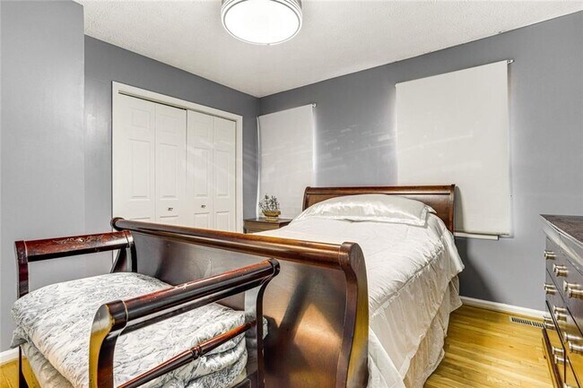 Building Photo - 3595 Chastain Ct