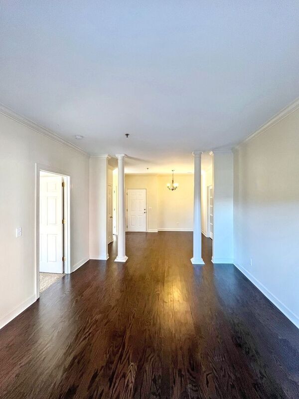 Building Photo - 116 31st Ave N