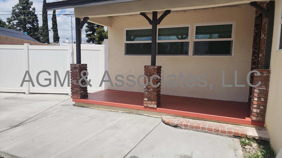 Primary Photo - 11042 Genesta Ave
