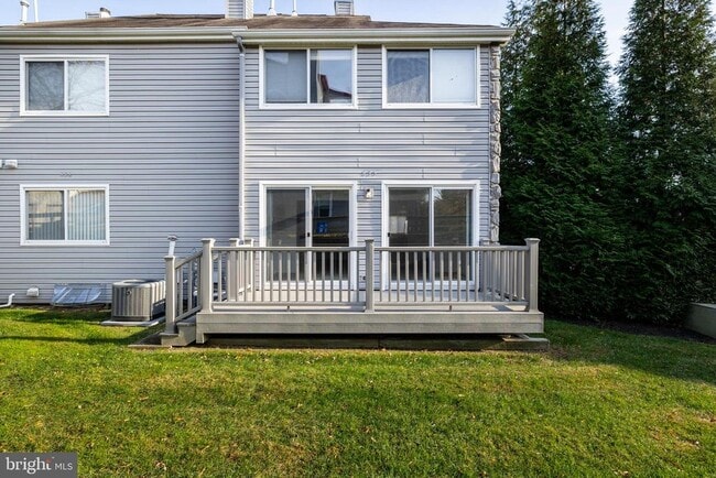 Building Photo - 835 Chanticleer