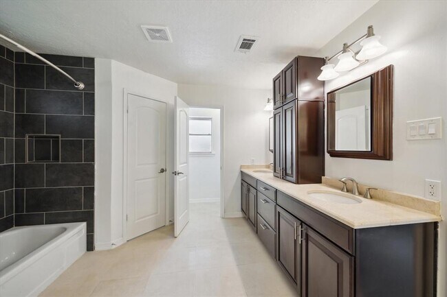Building Photo - 25402 Lynbriar Ln