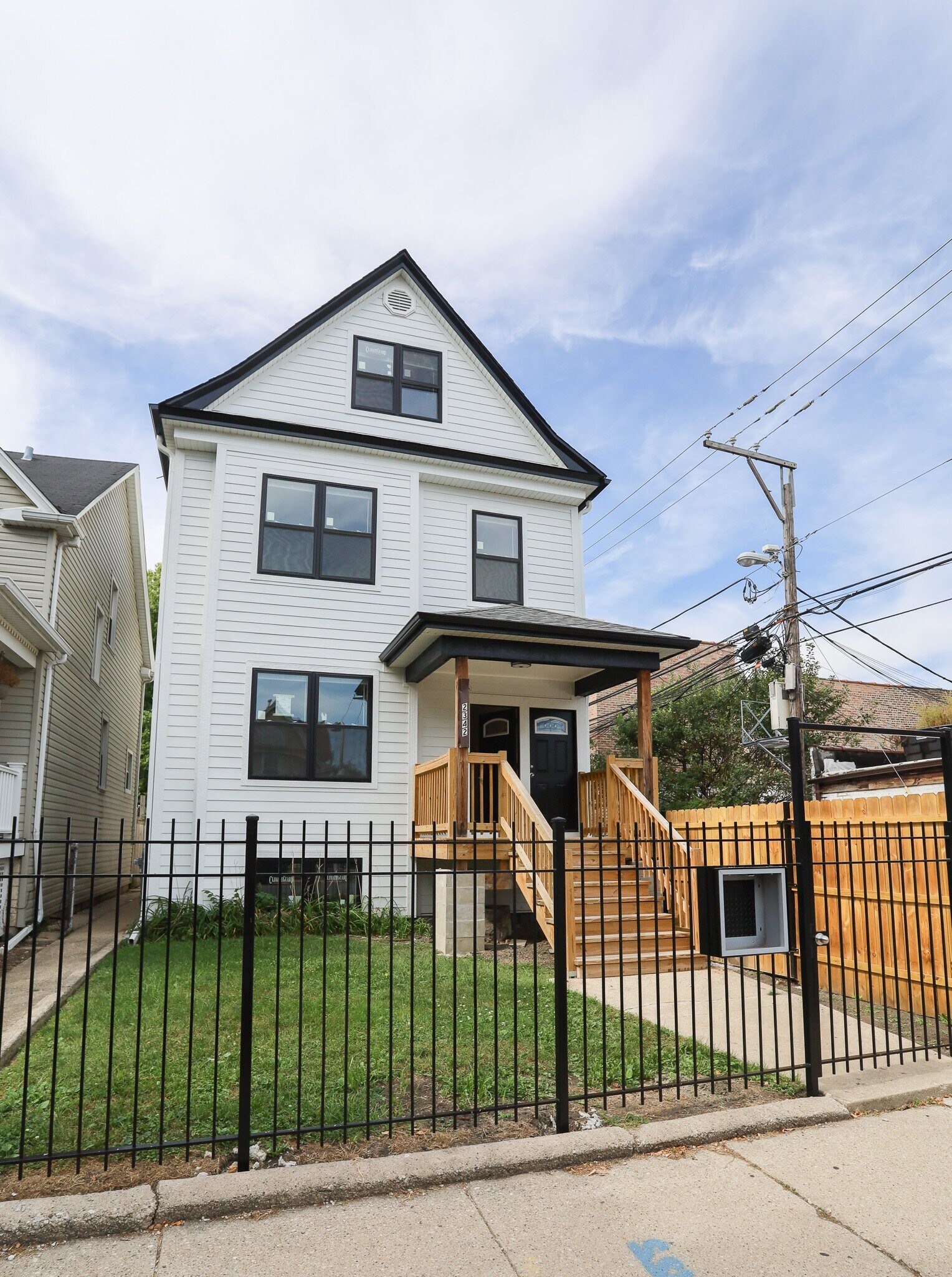 Building Photo - 2342 N Lawndale Ave