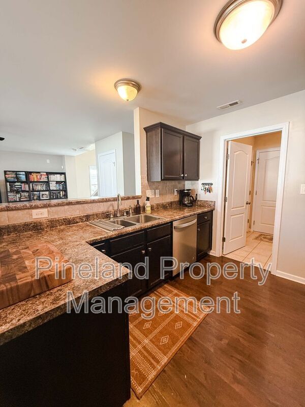 Building Photo - 246 Stockbridge Dr