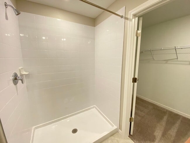 Building Photo - 4404 Eternal Prince Dr