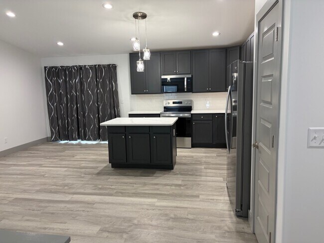 Building Photo - 1160 Marathon Dr